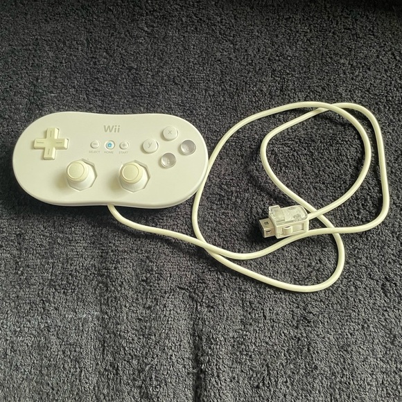 Nintendo White Wii Controller Set with MotionPlus used - Picture 2 of 9